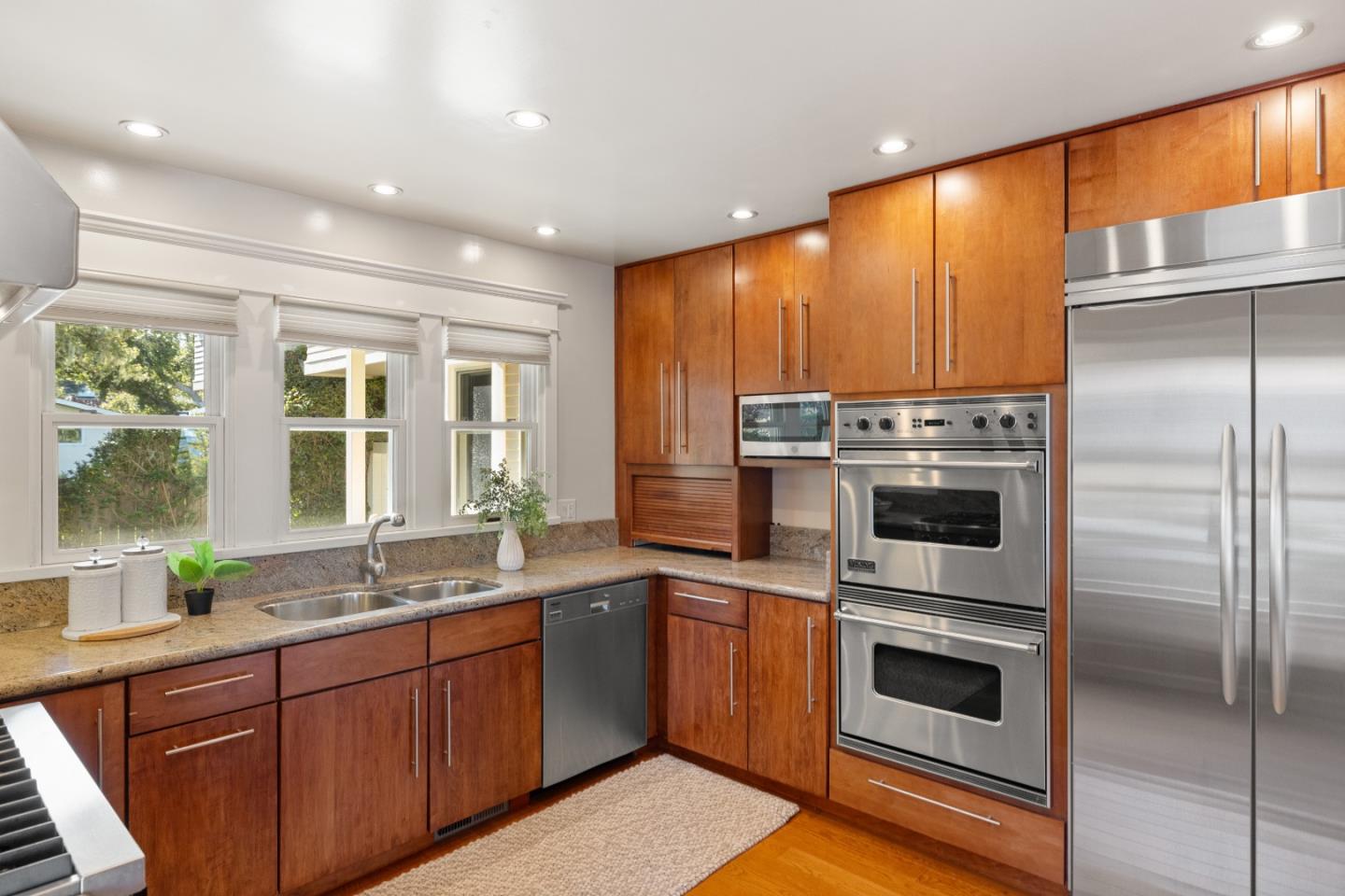 Detail Gallery Image 16 of 65 For 675 Pine St, Monterey,  CA 93940 - 5 Beds | 3/1 Baths