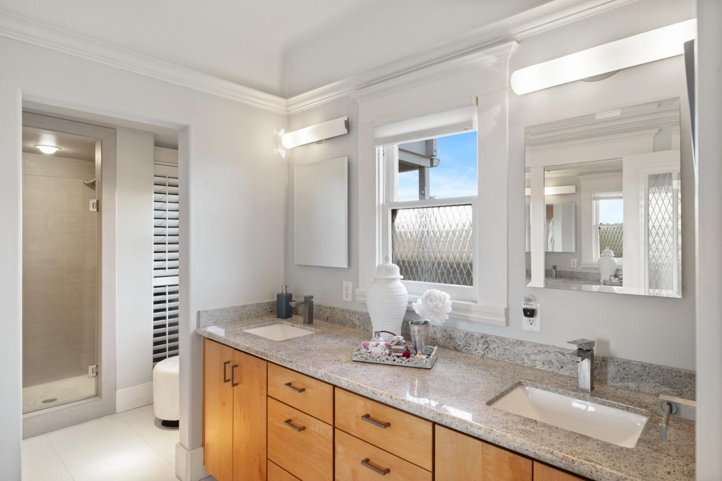 Detail Gallery Image 21 of 65 For 675 Pine St, Monterey,  CA 93940 - 5 Beds | 3/1 Baths