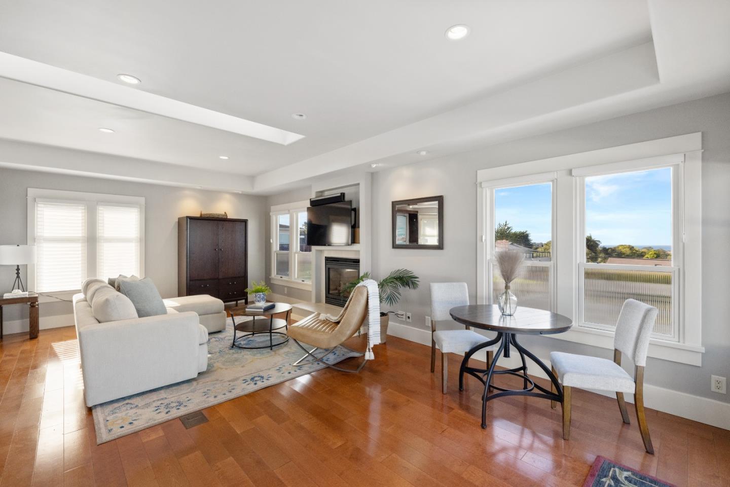 Detail Gallery Image 22 of 65 For 675 Pine St, Monterey,  CA 93940 - 5 Beds | 3/1 Baths