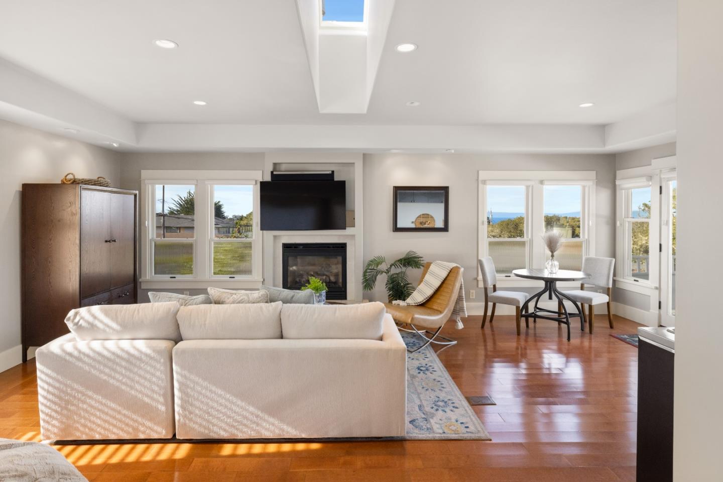 Detail Gallery Image 23 of 65 For 675 Pine St, Monterey,  CA 93940 - 5 Beds | 3/1 Baths