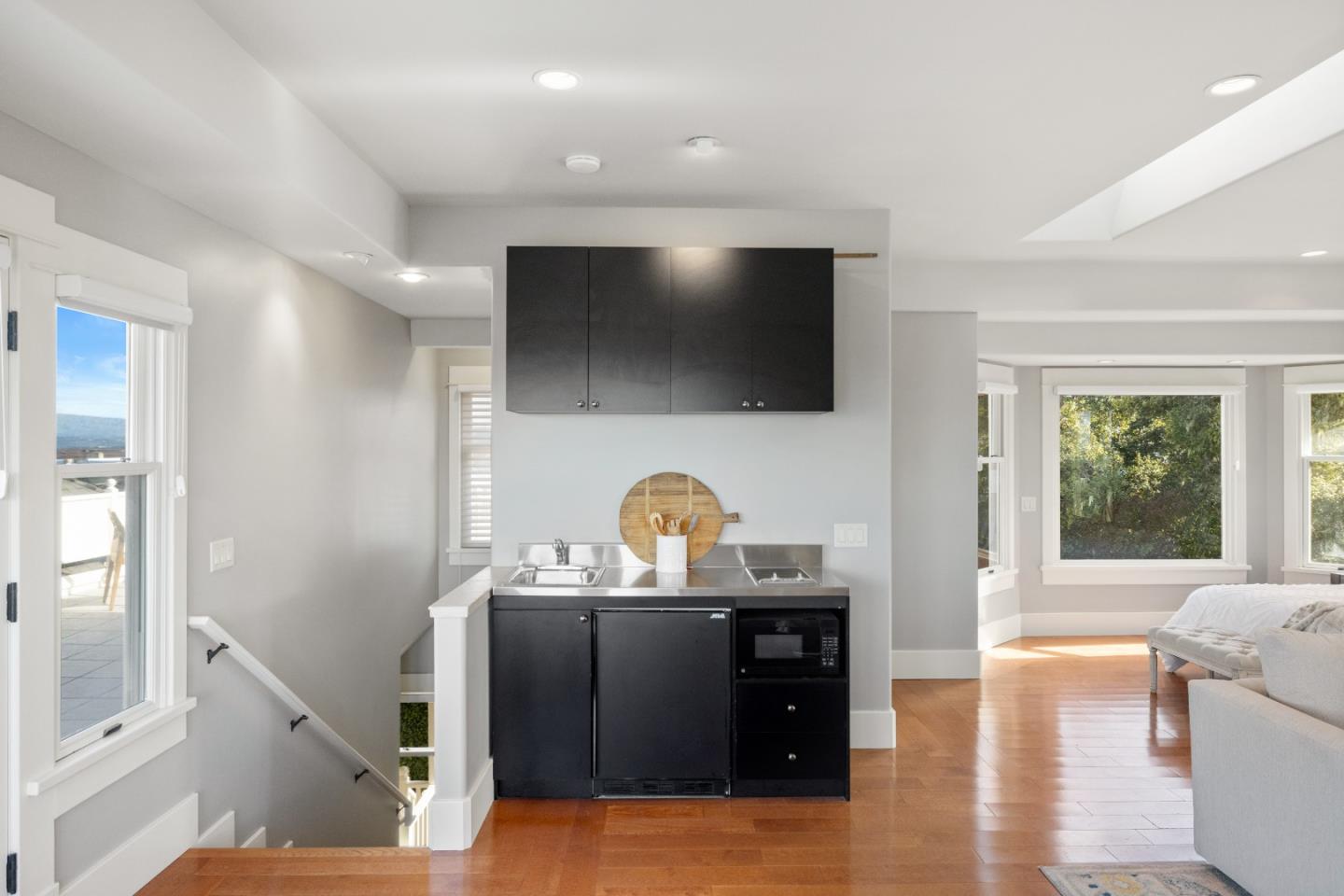 Detail Gallery Image 25 of 65 For 675 Pine St, Monterey,  CA 93940 - 5 Beds | 3/1 Baths