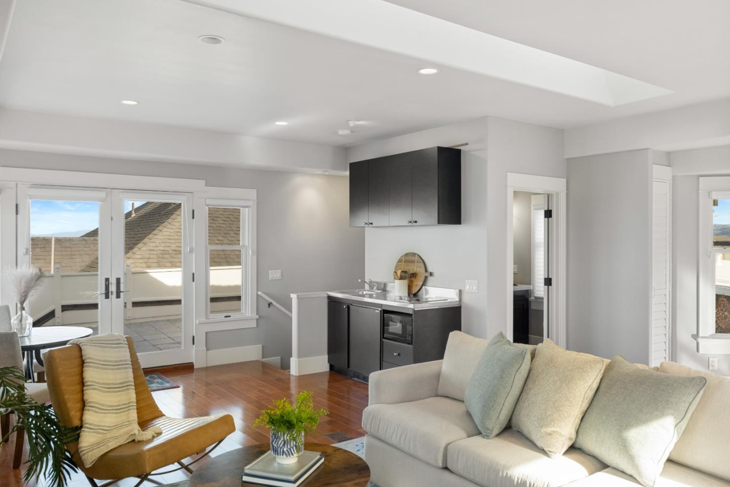 Detail Gallery Image 27 of 65 For 675 Pine St, Monterey,  CA 93940 - 5 Beds | 3/1 Baths