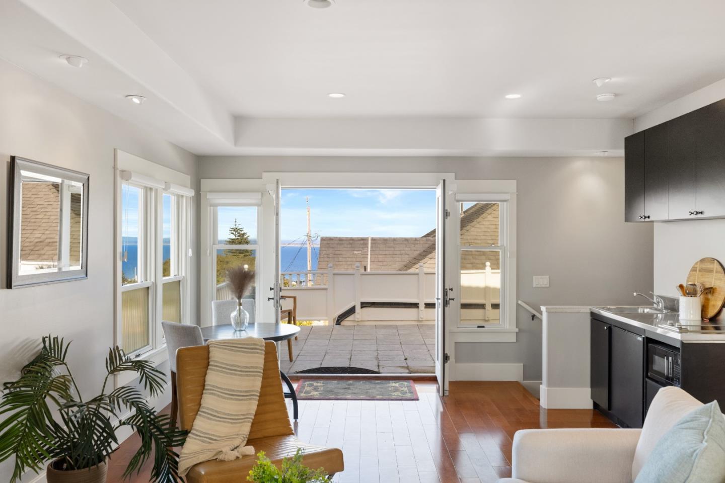 Detail Gallery Image 30 of 65 For 675 Pine St, Monterey,  CA 93940 - 5 Beds | 3/1 Baths