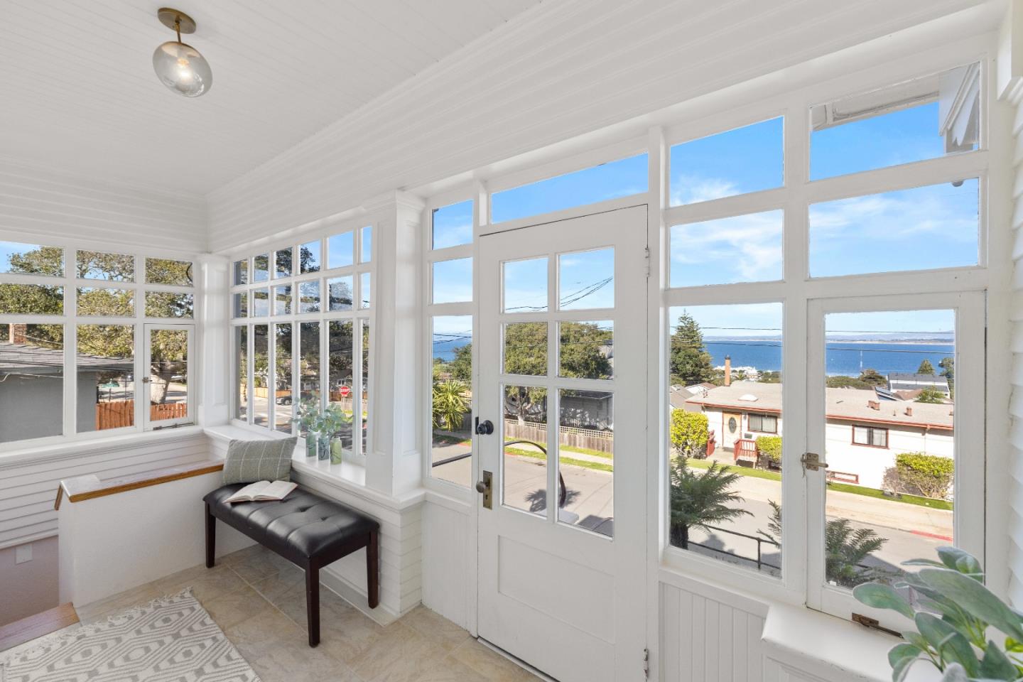 Detail Gallery Image 4 of 65 For 675 Pine St, Monterey,  CA 93940 - 5 Beds | 3/1 Baths