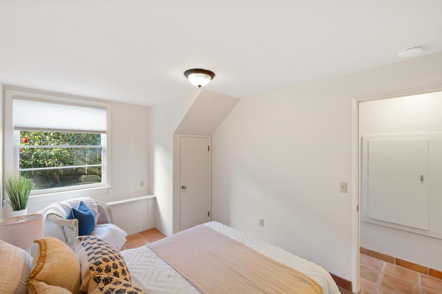 Detail Gallery Image 43 of 65 For 675 Pine St, Monterey,  CA 93940 - 5 Beds | 3/1 Baths