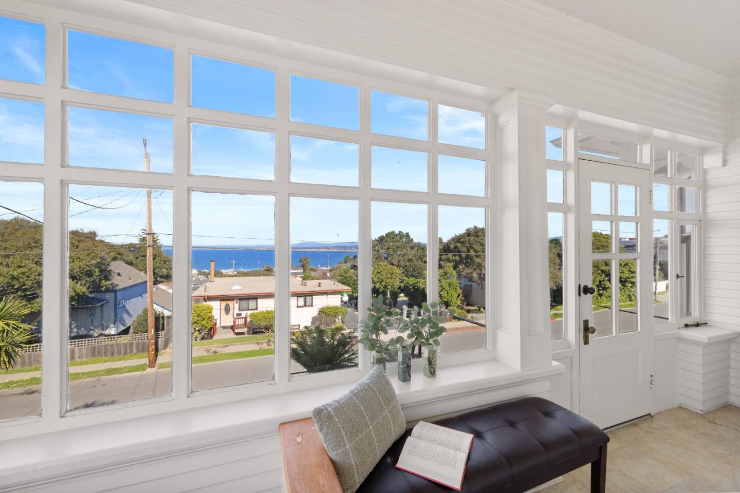 Detail Gallery Image 5 of 65 For 675 Pine St, Monterey,  CA 93940 - 5 Beds | 3/1 Baths