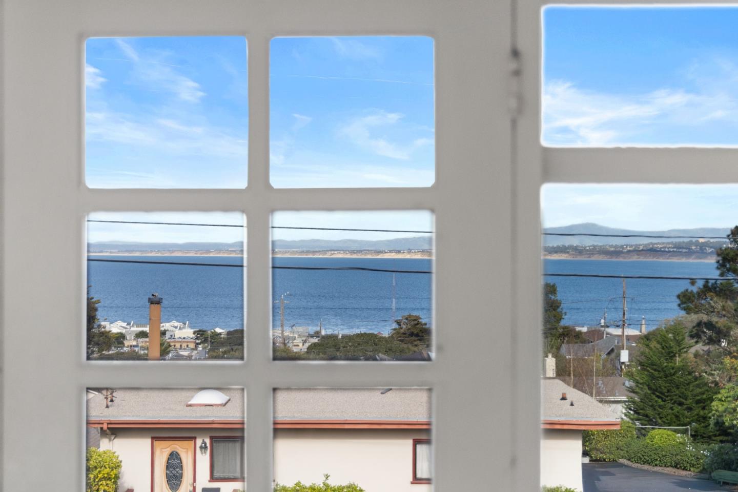 Detail Gallery Image 6 of 65 For 675 Pine St, Monterey,  CA 93940 - 5 Beds | 3/1 Baths