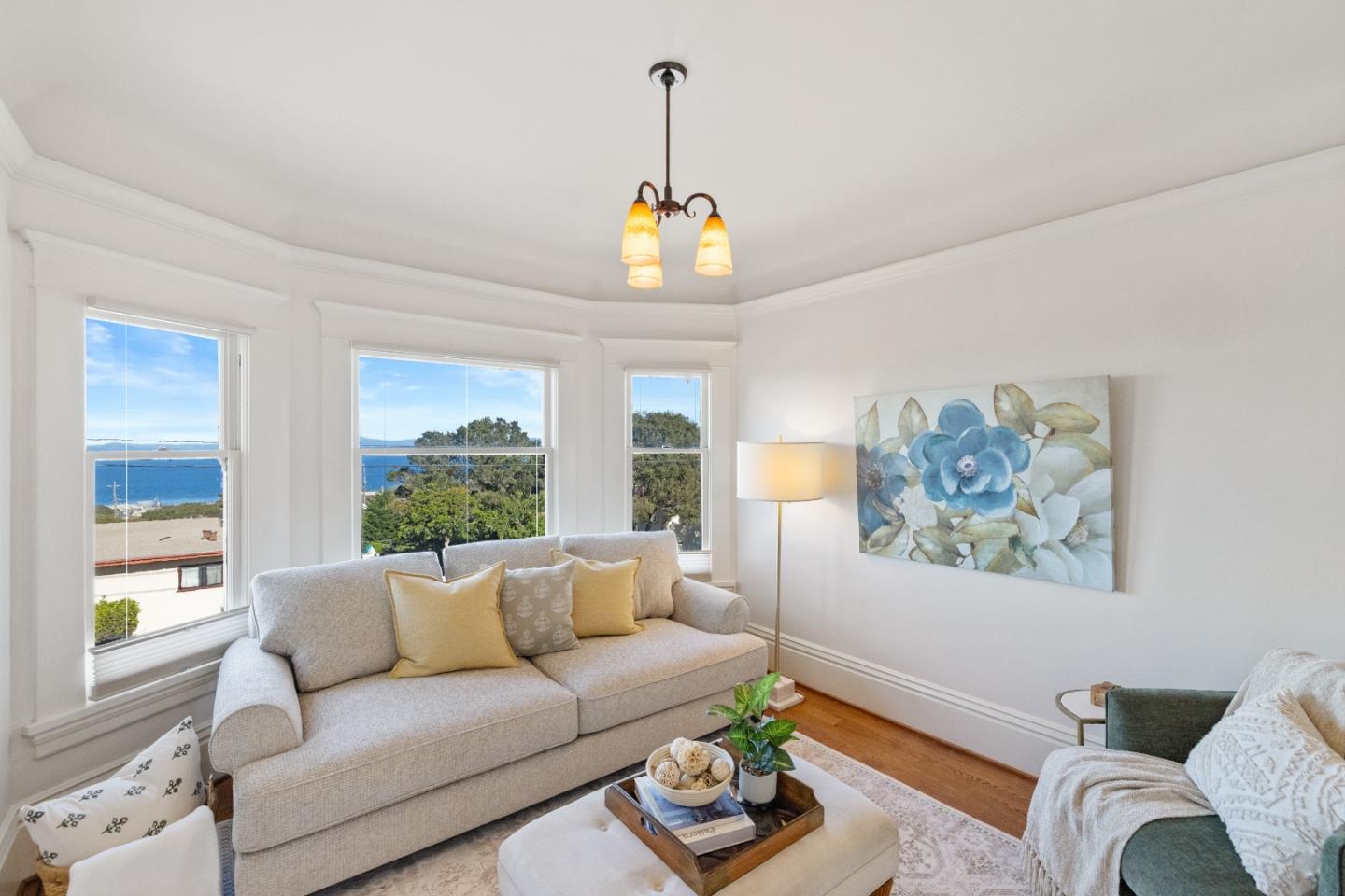 Detail Gallery Image 8 of 65 For 675 Pine St, Monterey,  CA 93940 - 5 Beds | 3/1 Baths