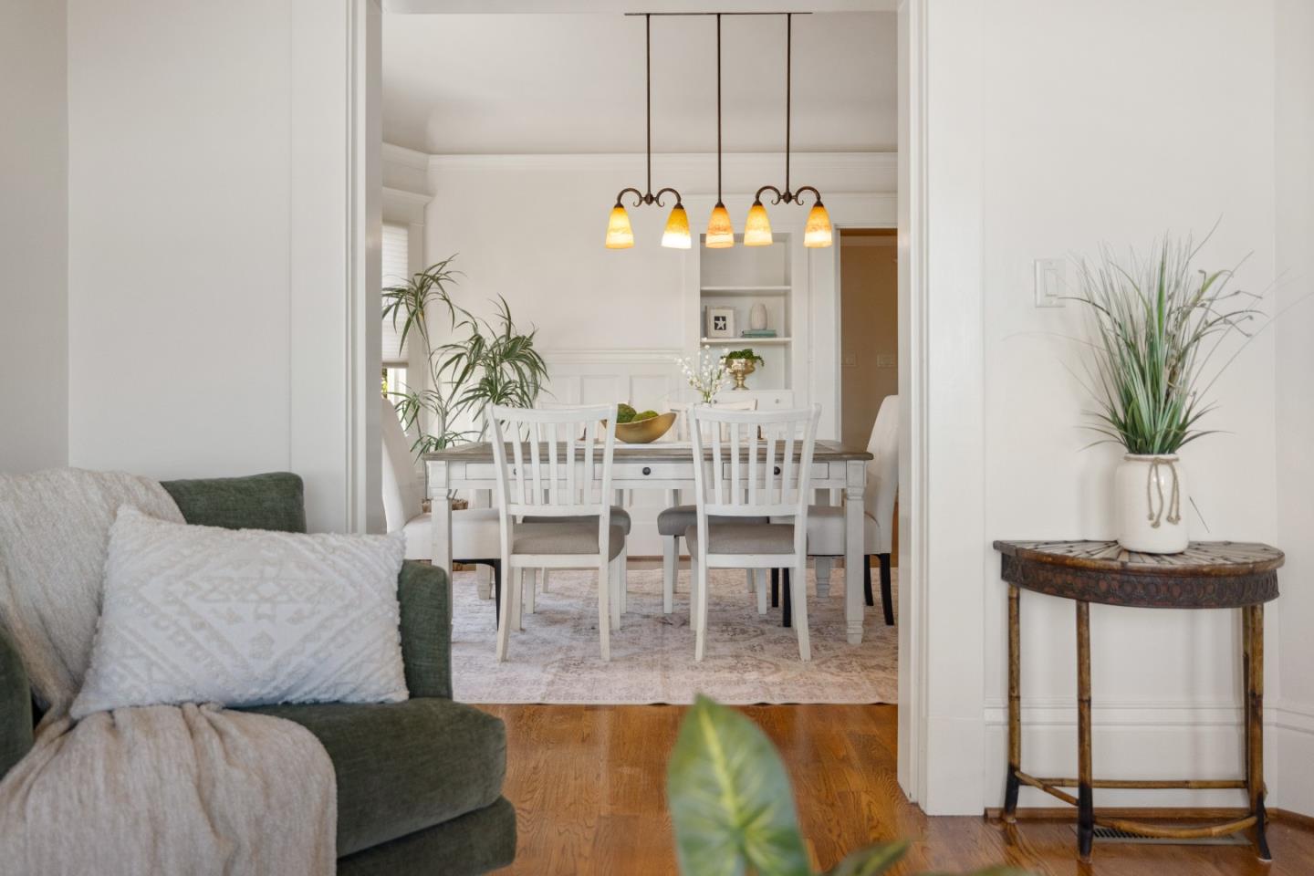 Detail Gallery Image 9 of 65 For 675 Pine St, Monterey,  CA 93940 - 5 Beds | 3/1 Baths