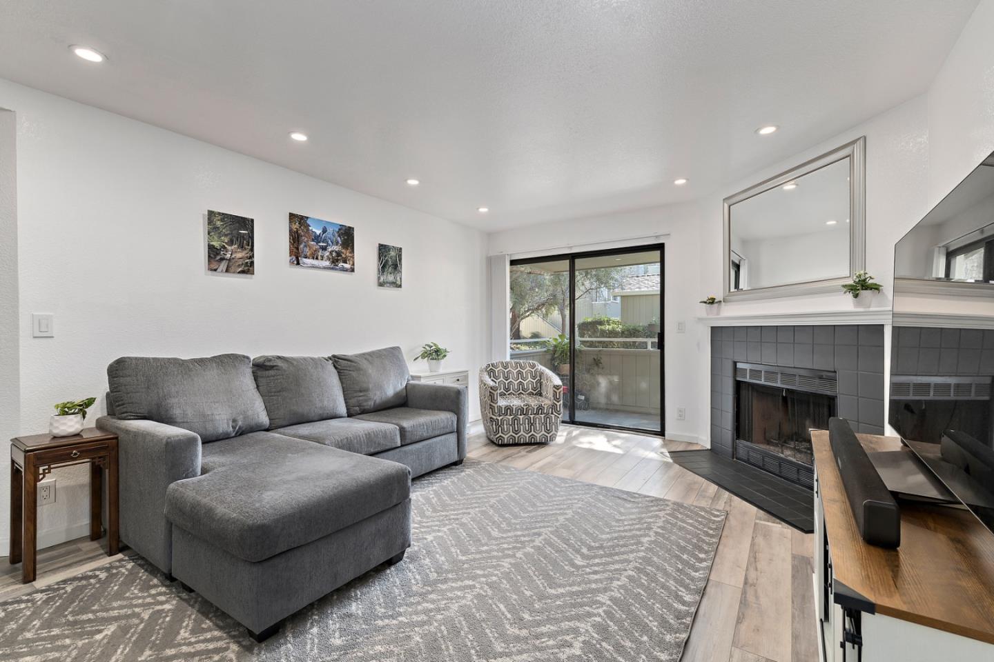 Detail Gallery Image 2 of 23 For 1751 Braddock Ct, San Jose,  CA 95125 - 2 Beds | 2 Baths
