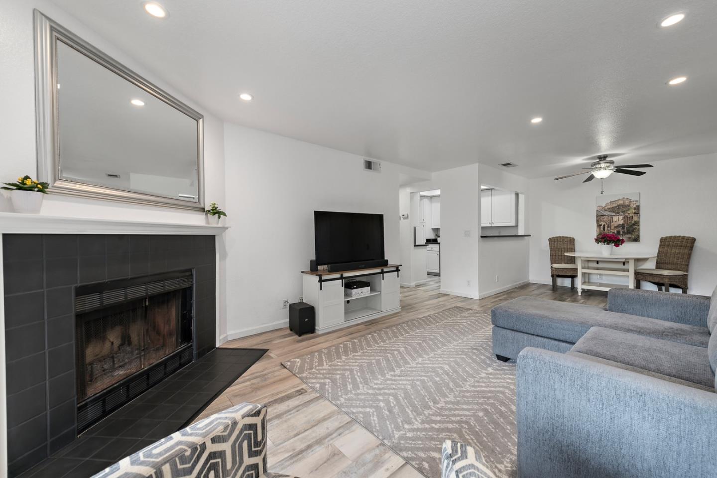 Detail Gallery Image 3 of 23 For 1751 Braddock Ct, San Jose,  CA 95125 - 2 Beds | 2 Baths