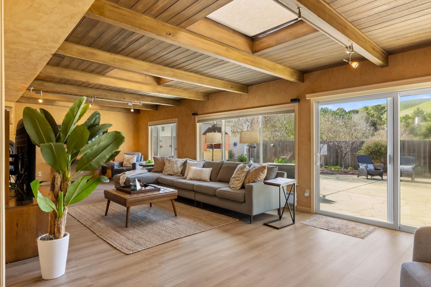 Detail Gallery Image 10 of 25 For 22700 Picador Dr, Salinas,  CA 93908 - 4 Beds | 3 Baths