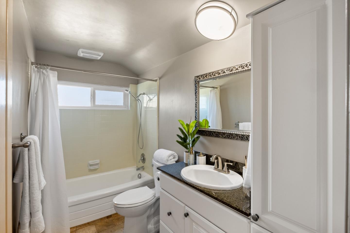 Detail Gallery Image 15 of 25 For 22700 Picador Dr, Salinas,  CA 93908 - 4 Beds | 3 Baths