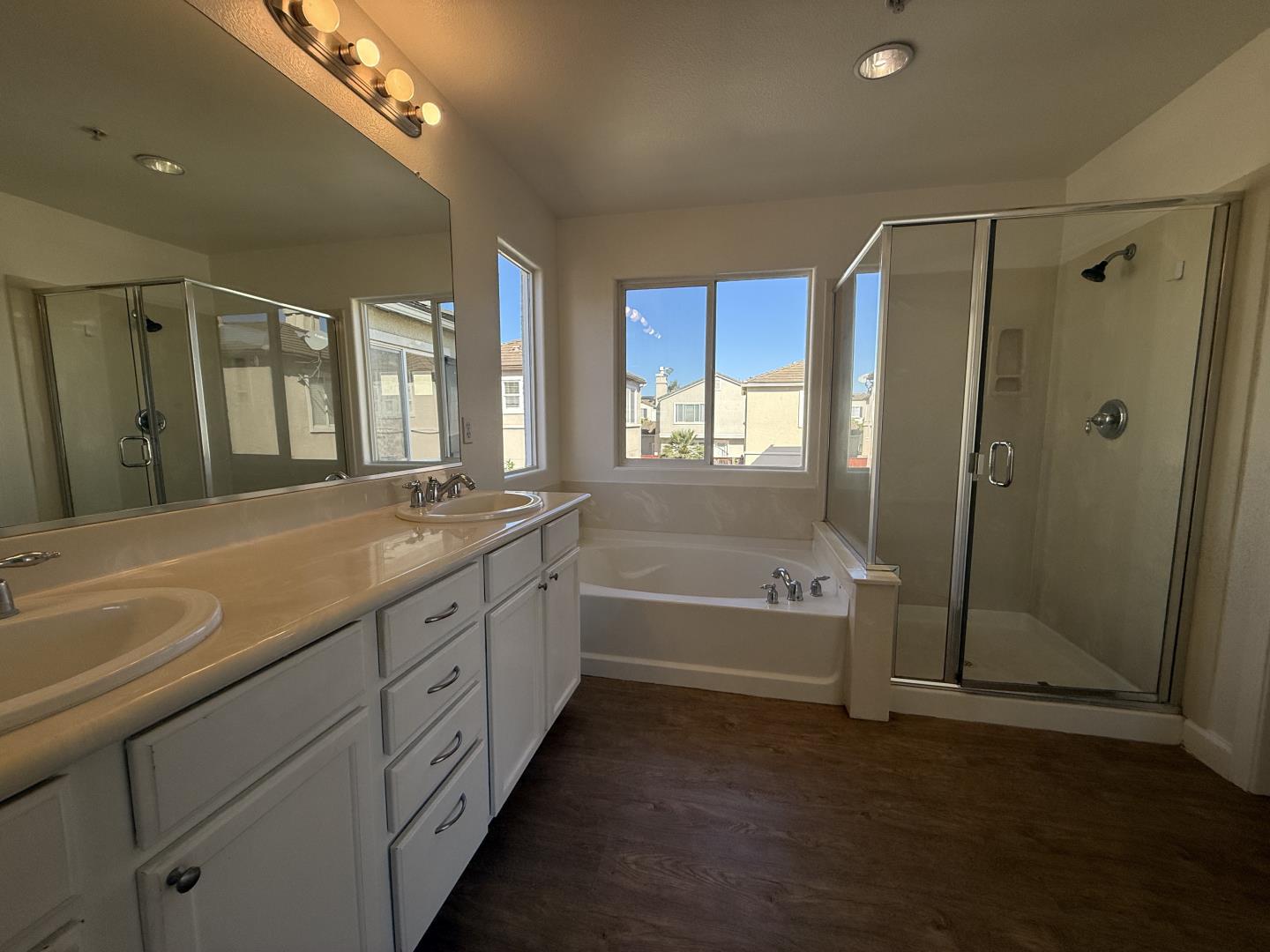 Detail Gallery Image 11 of 13 For 56 Vista Verde Cir, Watsonville,  CA 95076 - 4 Beds | 2/1 Baths