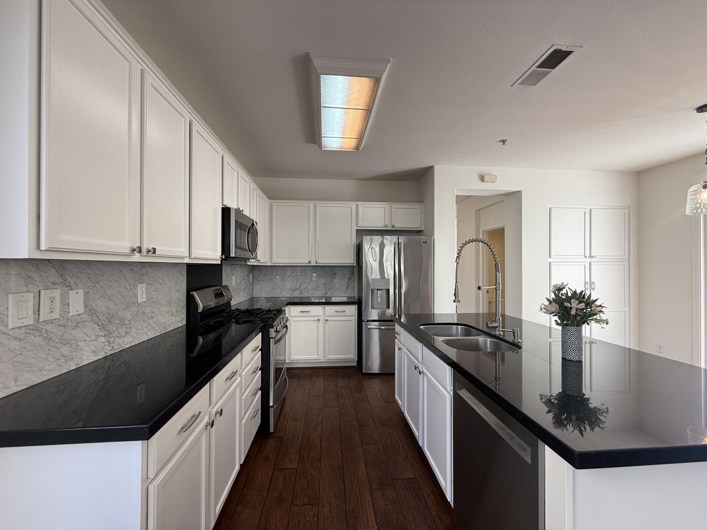 Detail Gallery Image 3 of 13 For 56 Vista Verde Cir, Watsonville,  CA 95076 - 4 Beds | 2/1 Baths