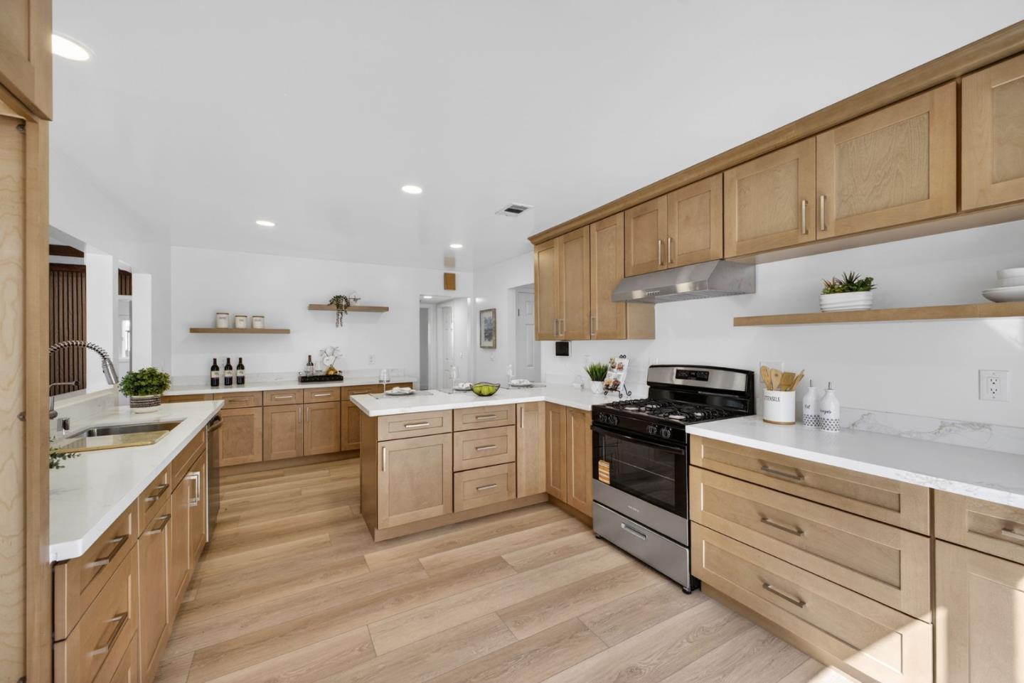 Detail Gallery Image 10 of 44 For 5755 Cohasset Way, San Jose,  CA 95123 - 4 Beds | 2 Baths