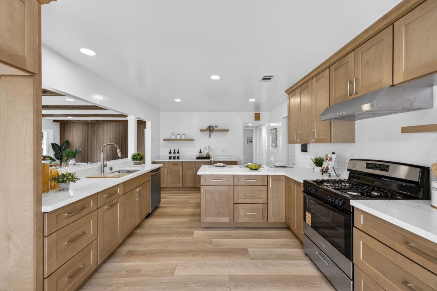 Detail Gallery Image 11 of 44 For 5755 Cohasset Way, San Jose,  CA 95123 - 4 Beds | 2 Baths