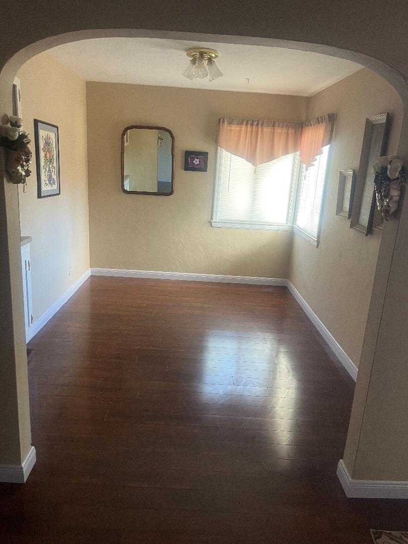 Detail Gallery Image 12 of 13 For 1022 Montgomery St, San Carlos,  CA 94070 - 3 Beds | 1/2 Baths