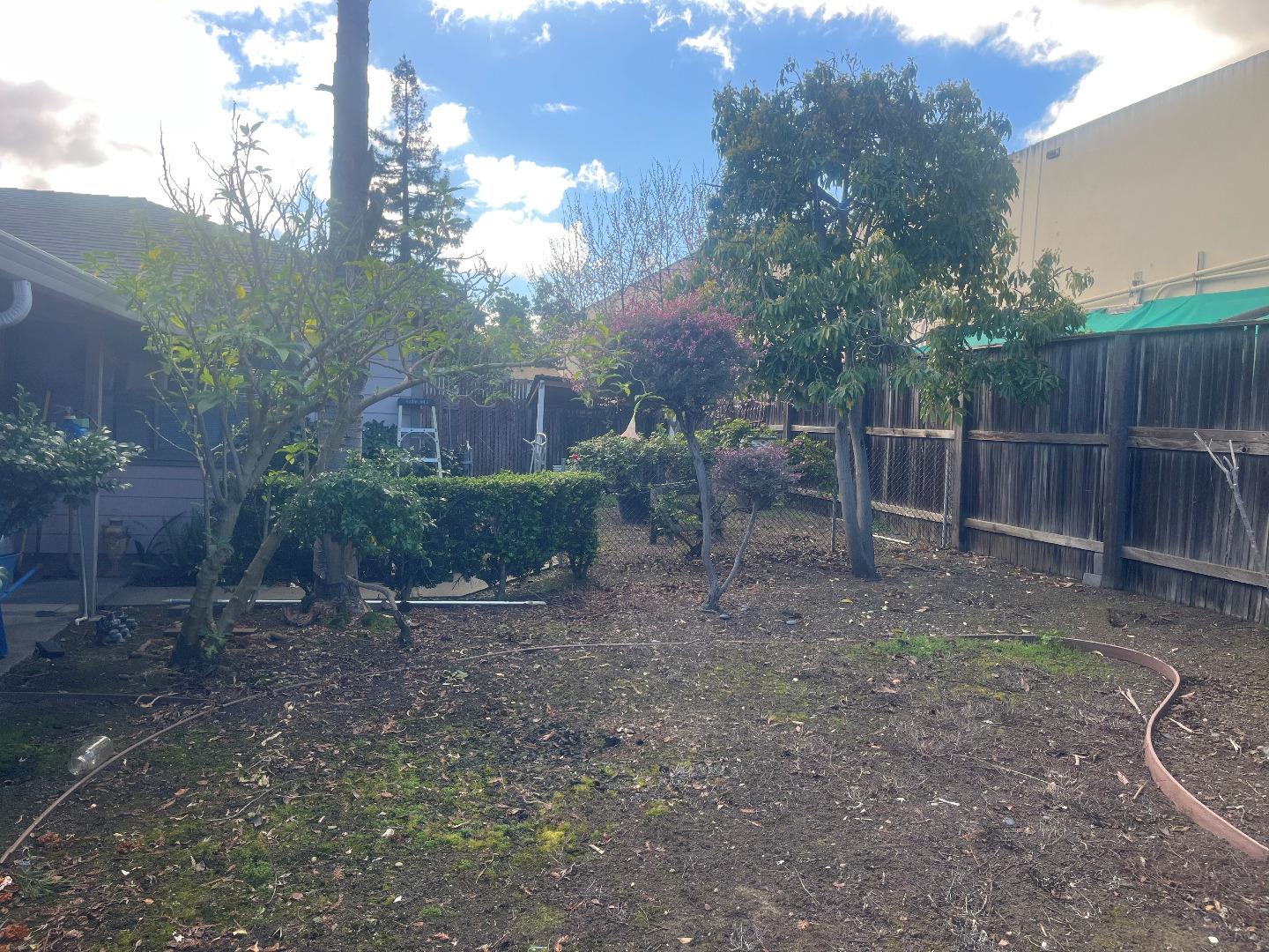 Detail Gallery Image 3 of 13 For 1022 Montgomery St, San Carlos,  CA 94070 - 3 Beds | 1/2 Baths