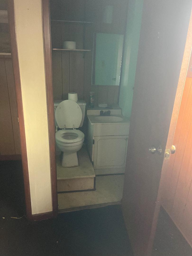 Detail Gallery Image 5 of 13 For 1022 Montgomery St, San Carlos,  CA 94070 - 3 Beds | 1/2 Baths