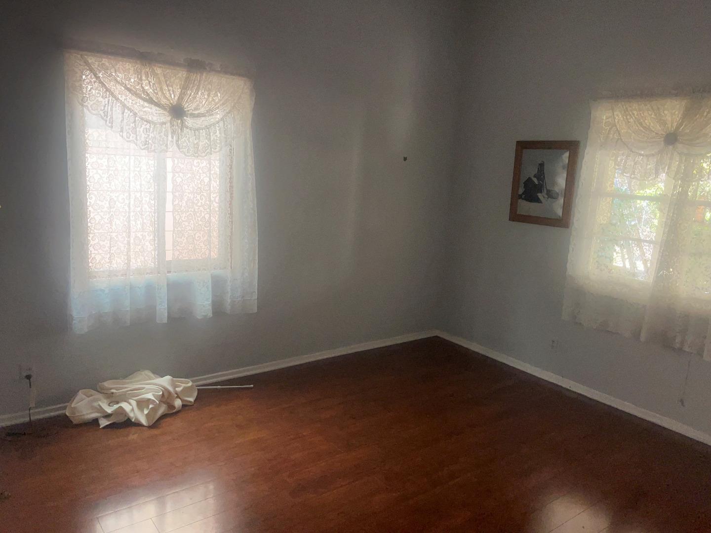 Detail Gallery Image 7 of 13 For 1022 Montgomery St, San Carlos,  CA 94070 - 3 Beds | 1/2 Baths