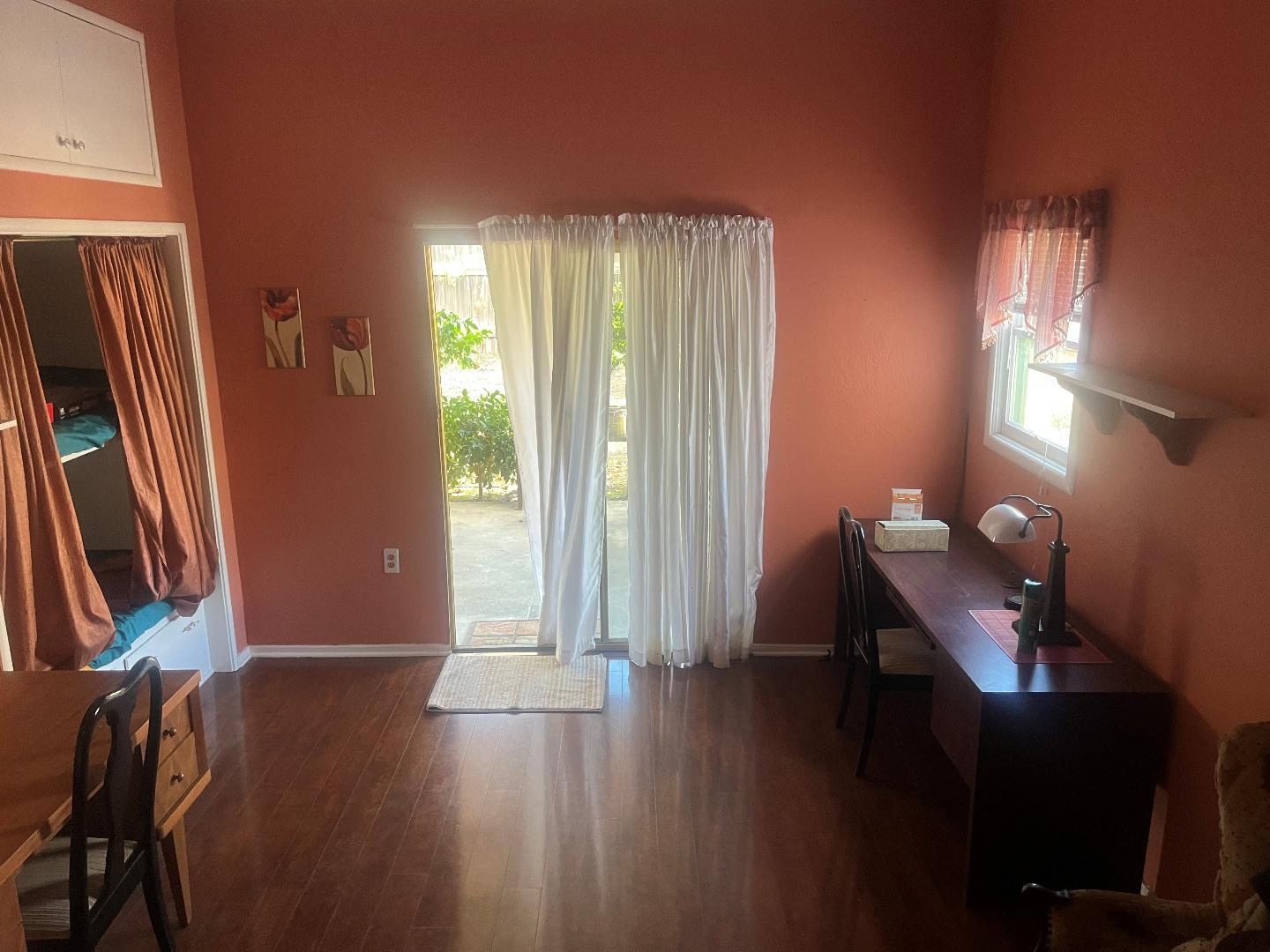 Detail Gallery Image 8 of 13 For 1022 Montgomery St, San Carlos,  CA 94070 - 3 Beds | 1/2 Baths