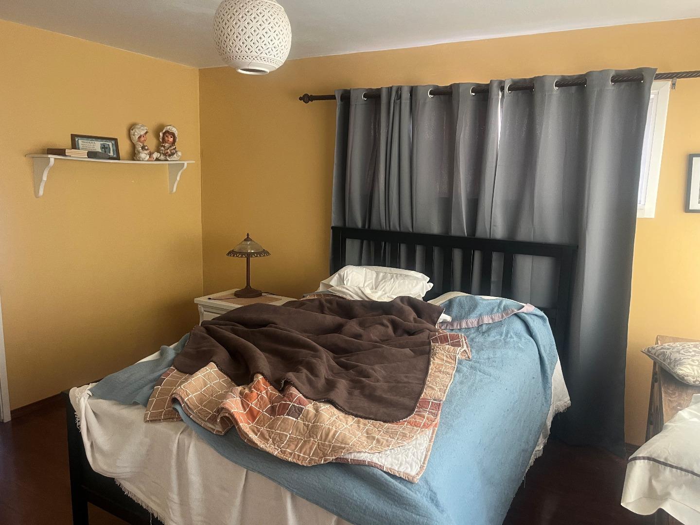 Detail Gallery Image 9 of 13 For 1022 Montgomery St, San Carlos,  CA 94070 - 3 Beds | 1/2 Baths