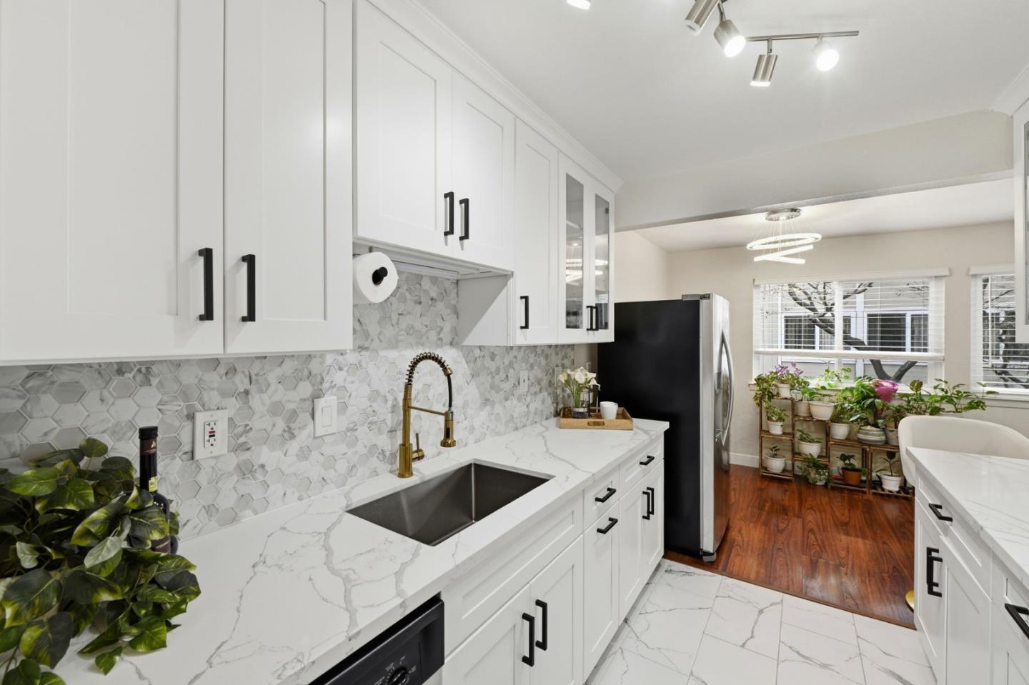 Detail Gallery Image 11 of 37 For 1898 Meridian Ave #24,  San Jose,  CA 95125 - 3 Beds | 2 Baths