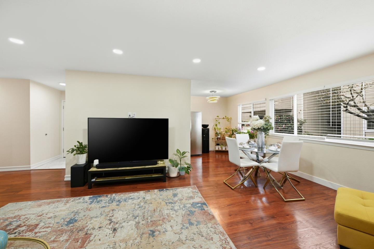 Detail Gallery Image 14 of 37 For 1898 Meridian Ave #24,  San Jose,  CA 95125 - 3 Beds | 2 Baths