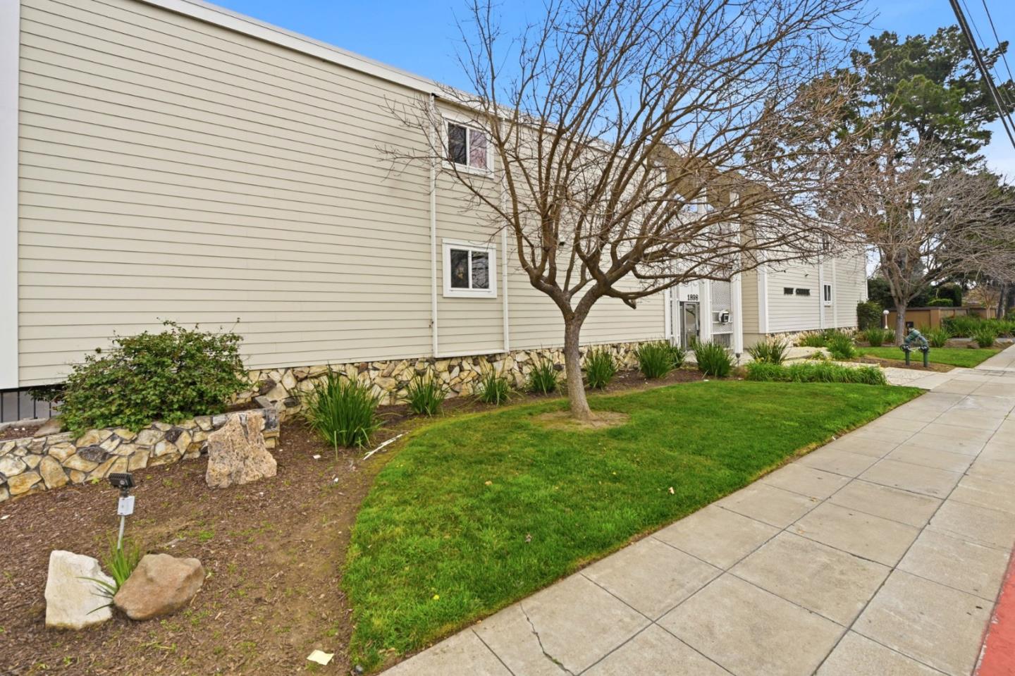 Detail Gallery Image 2 of 37 For 1898 Meridian Ave #24,  San Jose,  CA 95125 - 3 Beds | 2 Baths