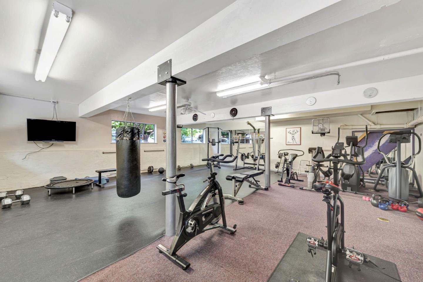 Detail Gallery Image 30 of 37 For 1898 Meridian Ave #24,  San Jose,  CA 95125 - 3 Beds | 2 Baths