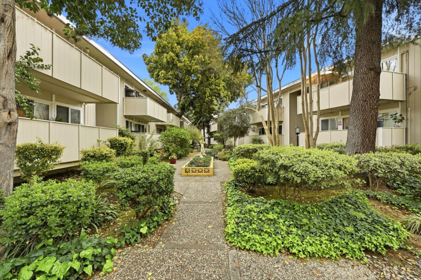 Detail Gallery Image 36 of 37 For 1898 Meridian Ave #24,  San Jose,  CA 95125 - 3 Beds | 2 Baths