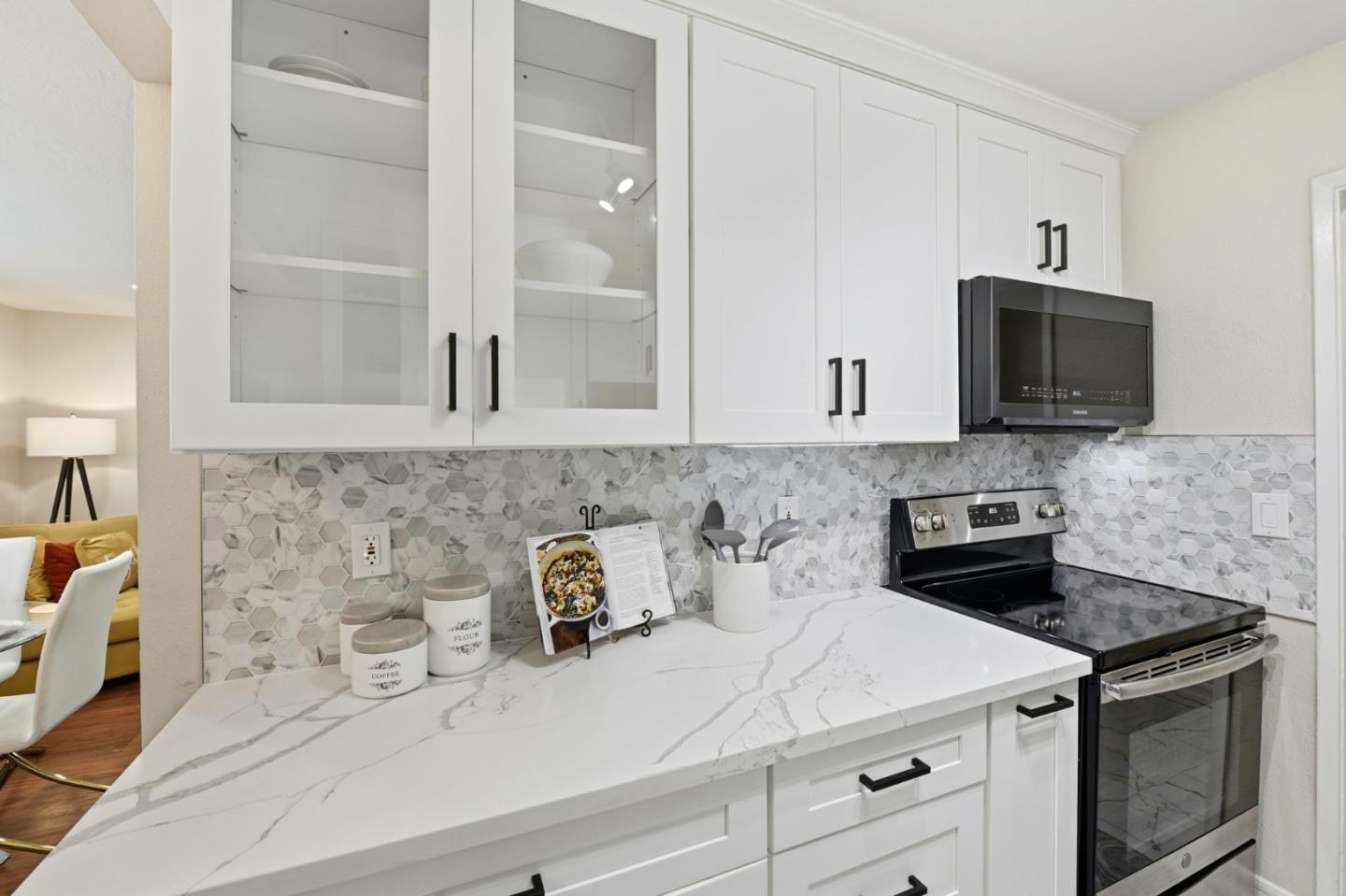 Detail Gallery Image 7 of 37 For 1898 Meridian Ave #24,  San Jose,  CA 95125 - 3 Beds | 2 Baths