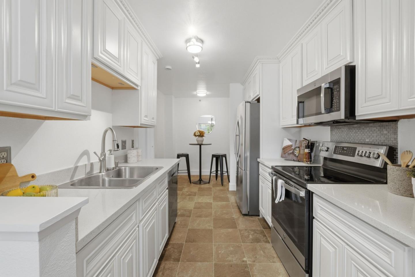 Detail Gallery Image 5 of 58 For 332 Philip Dr #101,  Daly City,  CA 94015 - 3 Beds | 2 Baths