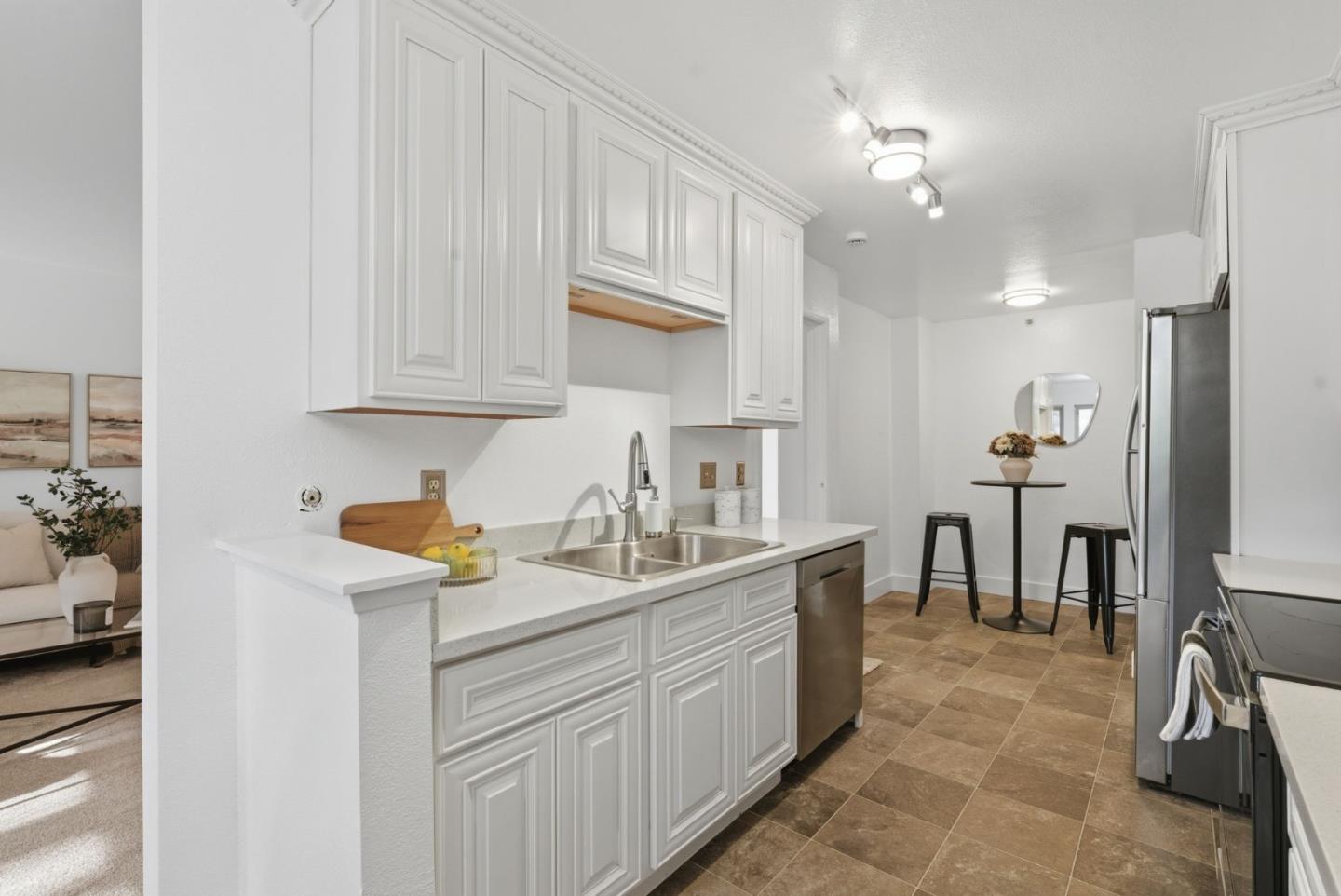 Detail Gallery Image 6 of 58 For 332 Philip Dr #101,  Daly City,  CA 94015 - 3 Beds | 2 Baths