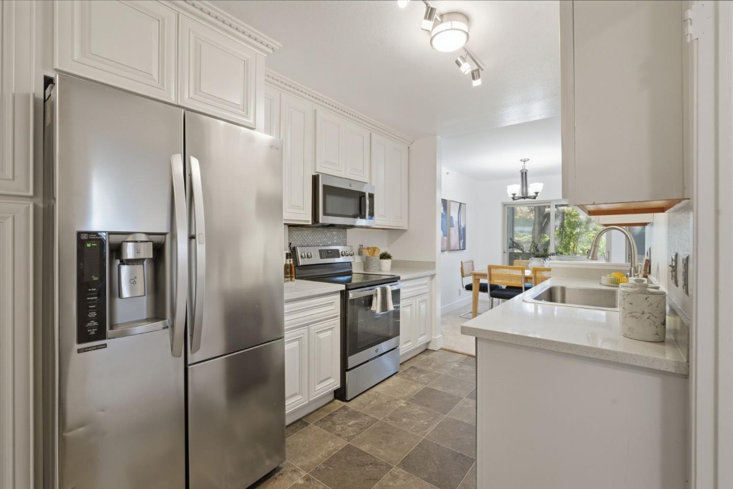 Detail Gallery Image 7 of 58 For 332 Philip Dr #101,  Daly City,  CA 94015 - 3 Beds | 2 Baths