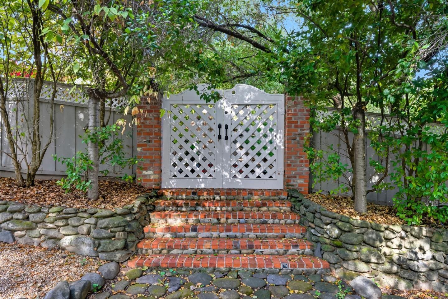 Detail Gallery Image 56 of 68 For Oak Meadow Dr, Los Gatos,  CA 95032 - 4 Beds | 4/1 Baths