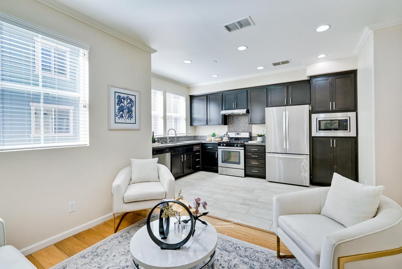 Detail Gallery Image 11 of 44 For 1369 Coyote Creek Way, Milpitas,  CA 95035 - 3 Beds | 3 Baths