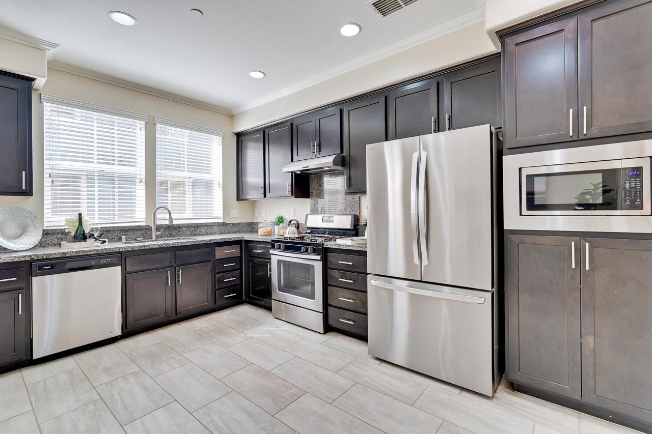 Detail Gallery Image 5 of 44 For 1369 Coyote Creek Way, Milpitas,  CA 95035 - 3 Beds | 3 Baths