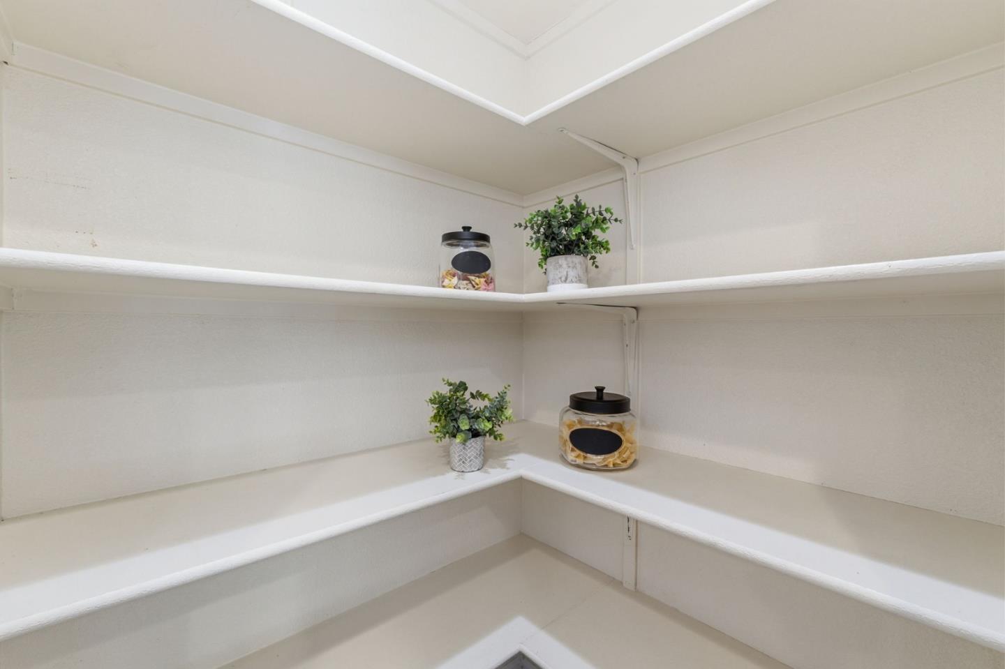 Detail Gallery Image 21 of 57 For 931 Held Ct, Hollister,  CA 95023 - 4 Beds | 2 Baths