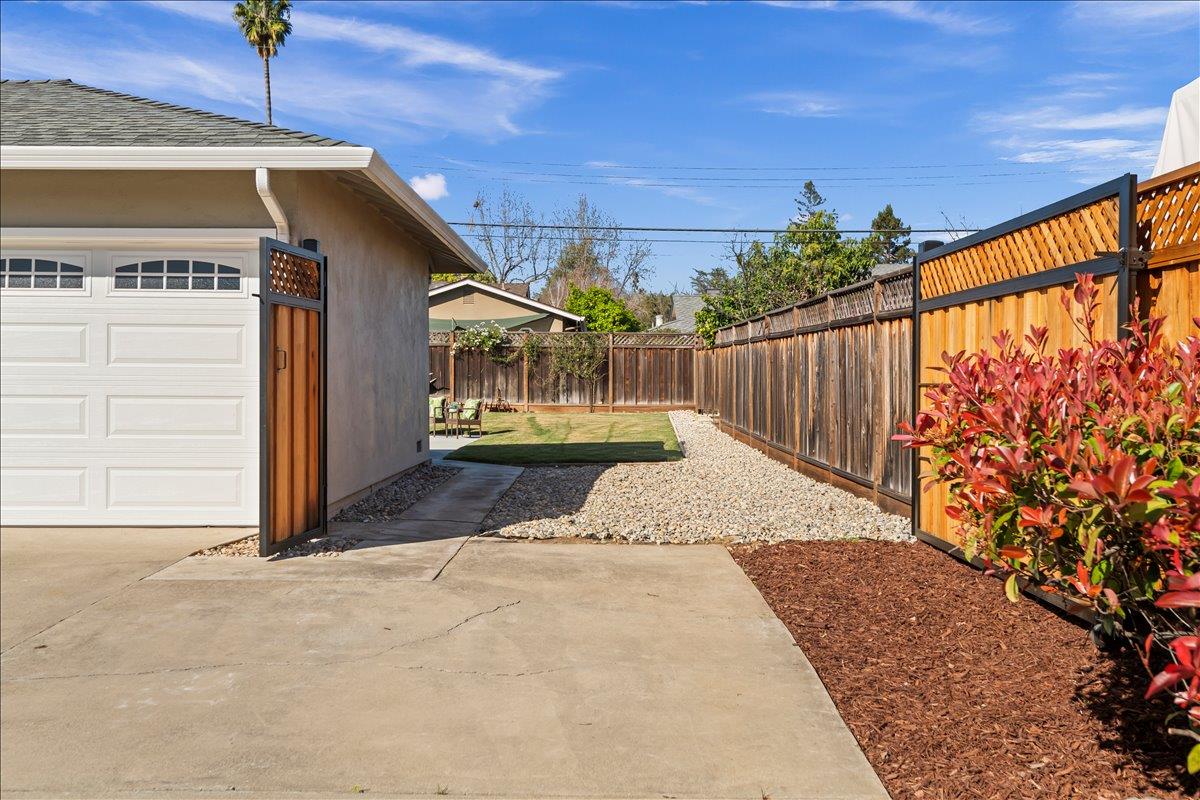 Detail Gallery Image 4 of 28 For 5159 Elester Dr, San Jose,  CA 95124 - 3 Beds | 2 Baths