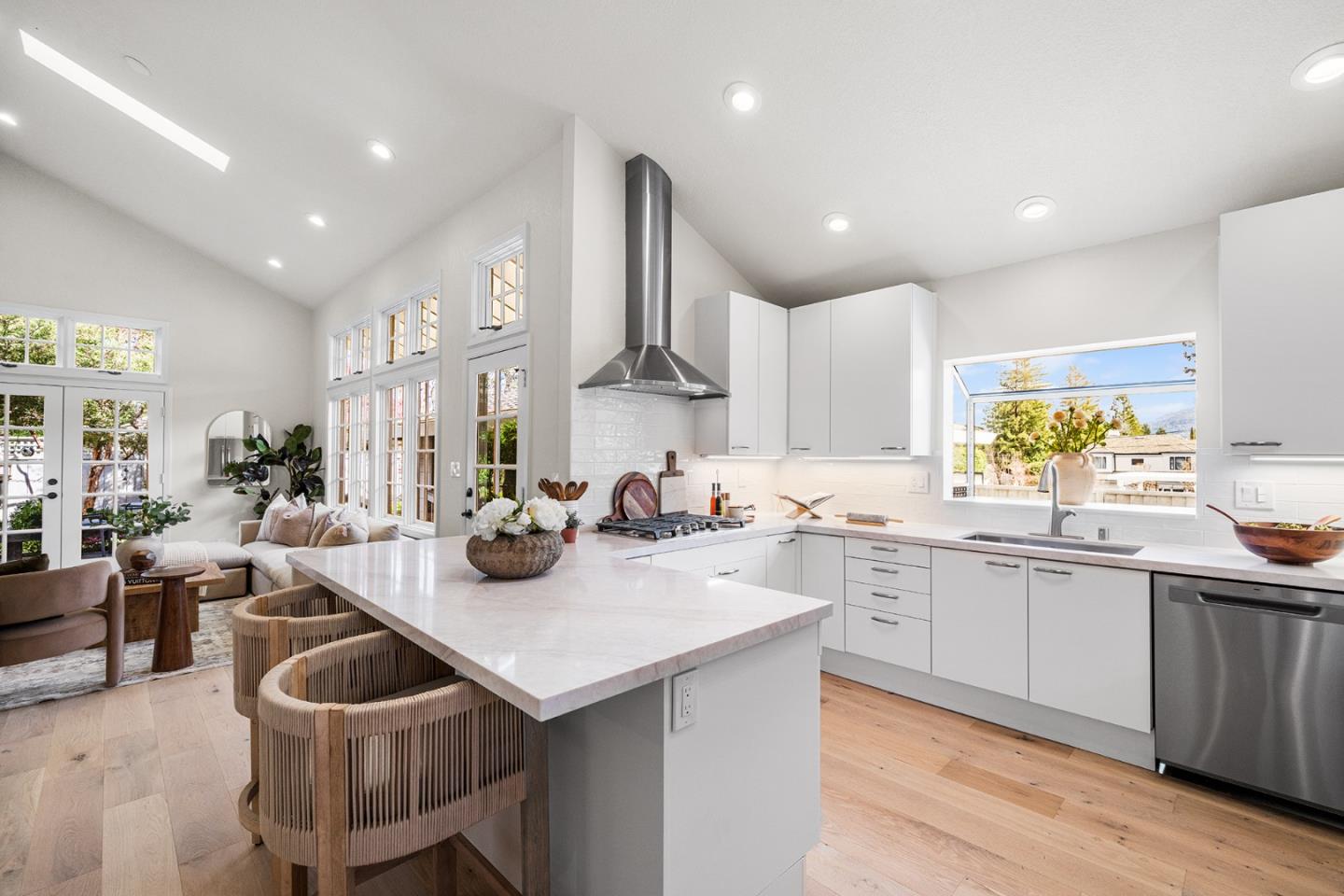 Detail Gallery Image 12 of 54 For 17981 Rose Ct, Monte Sereno,  CA 95030 - 3 Beds | 2 Baths