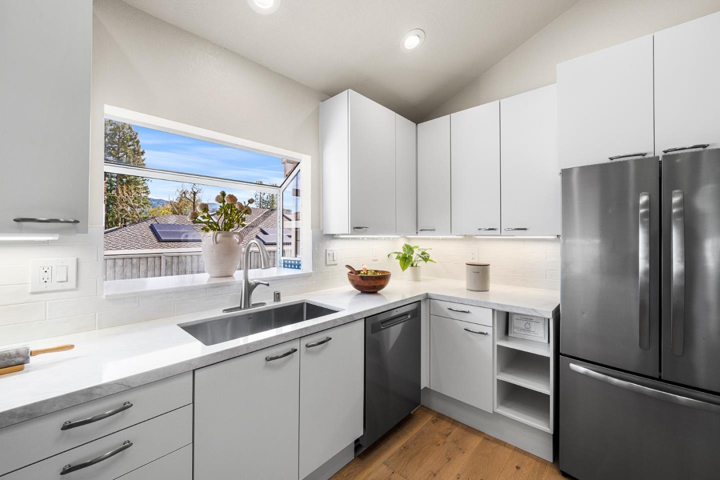 Detail Gallery Image 16 of 54 For 17981 Rose Ct, Monte Sereno,  CA 95030 - 3 Beds | 2 Baths