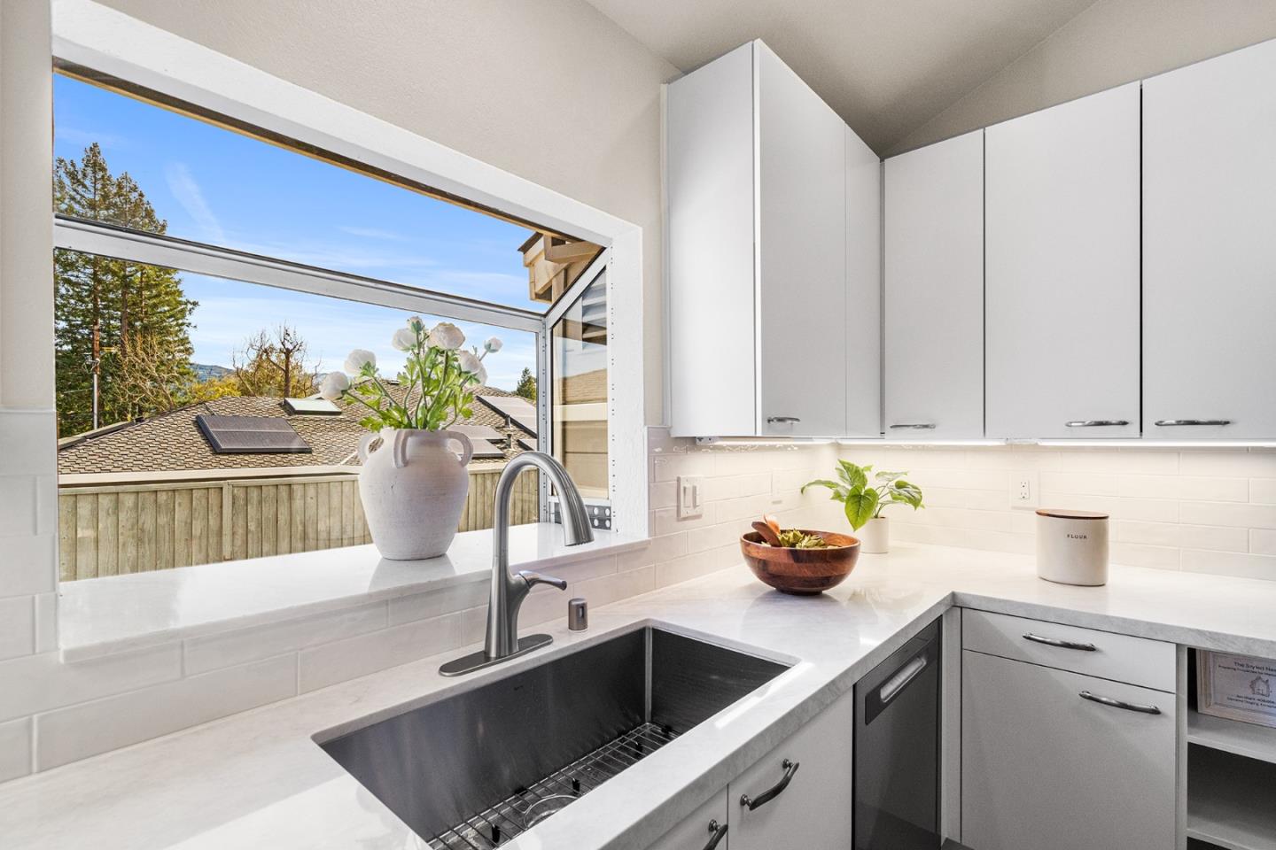 Detail Gallery Image 17 of 54 For 17981 Rose Ct, Monte Sereno,  CA 95030 - 3 Beds | 2 Baths