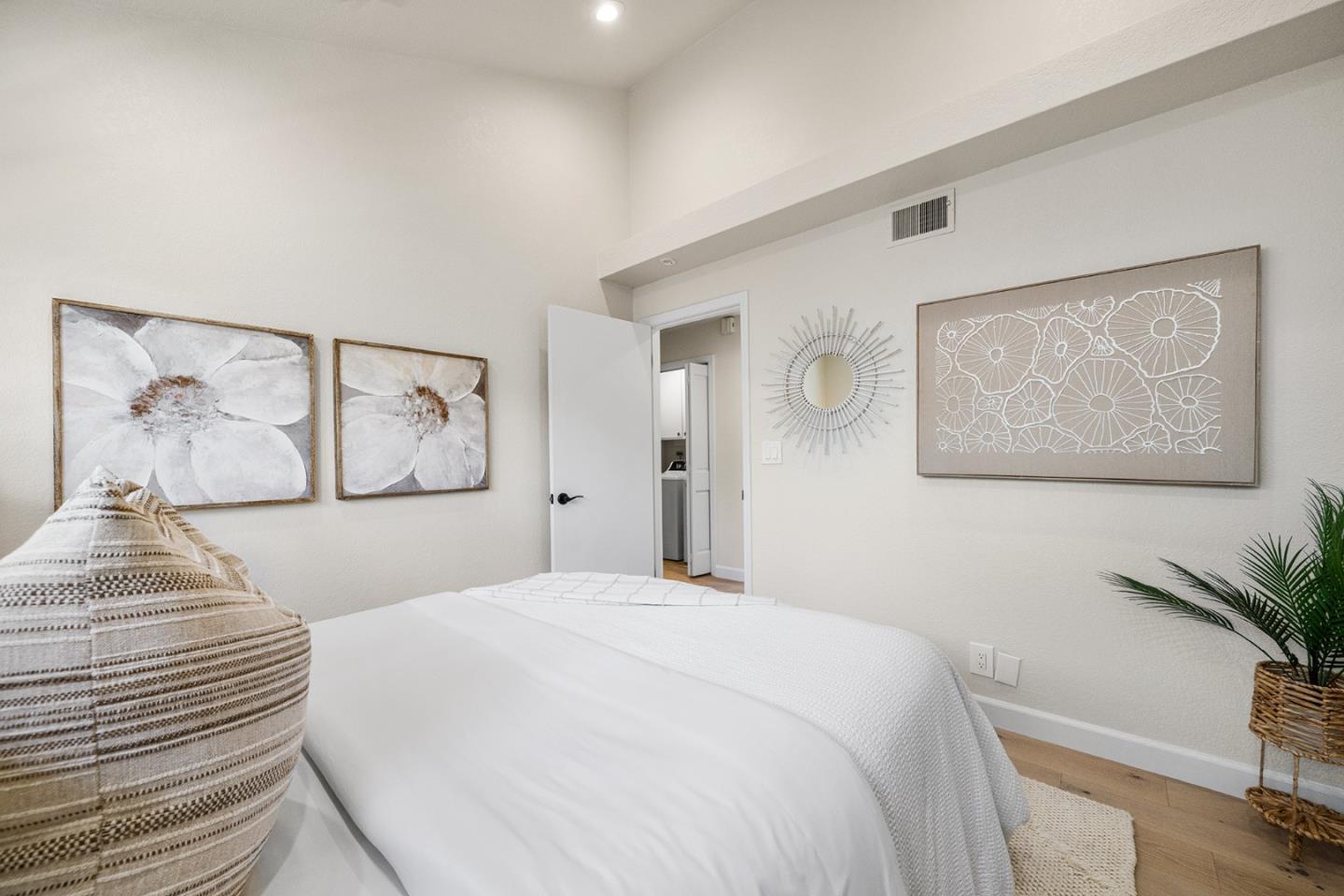 Detail Gallery Image 36 of 54 For 17981 Rose Ct, Monte Sereno,  CA 95030 - 3 Beds | 2 Baths