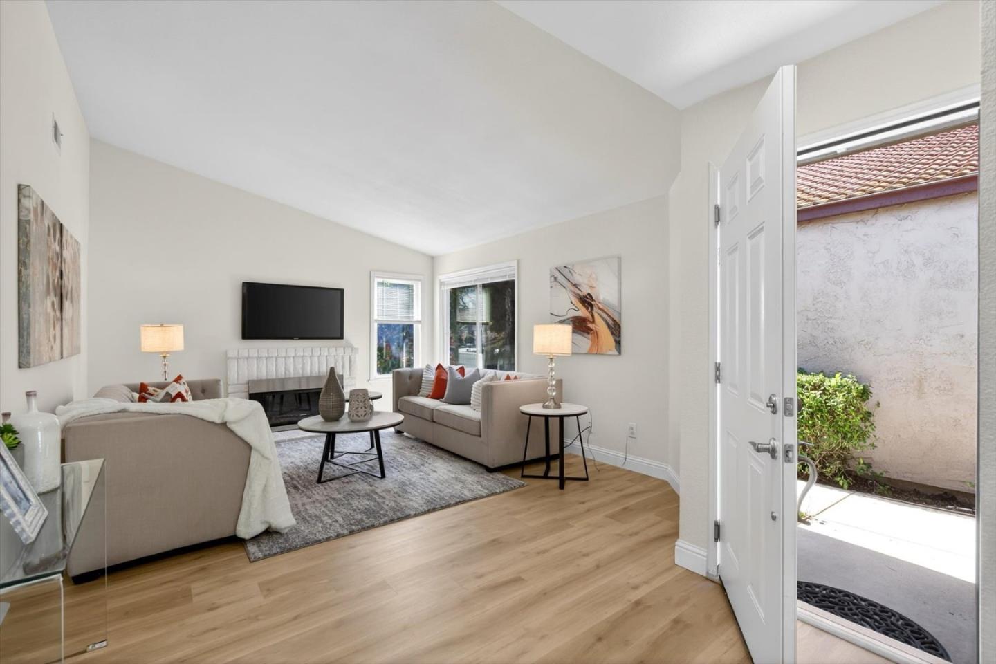 Detail Gallery Image 4 of 26 For 512 Lanfair Cir, San Jose,  CA 95136 - 3 Beds | 2 Baths