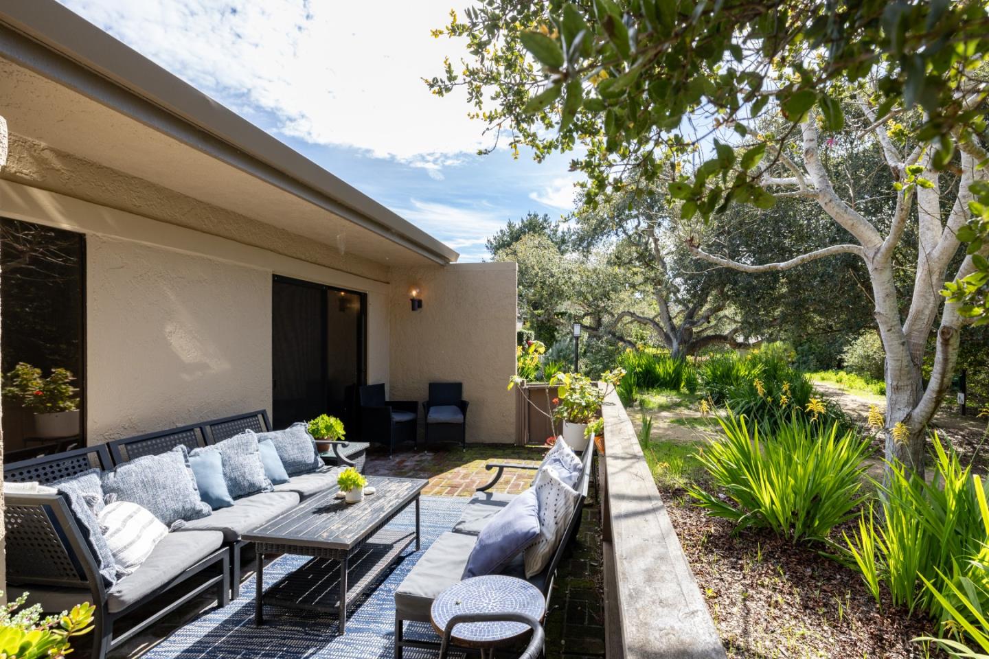 Detail Gallery Image 18 of 21 For 67 Montsalas Dr, Monterey,  CA 93940 - 2 Beds | 2 Baths