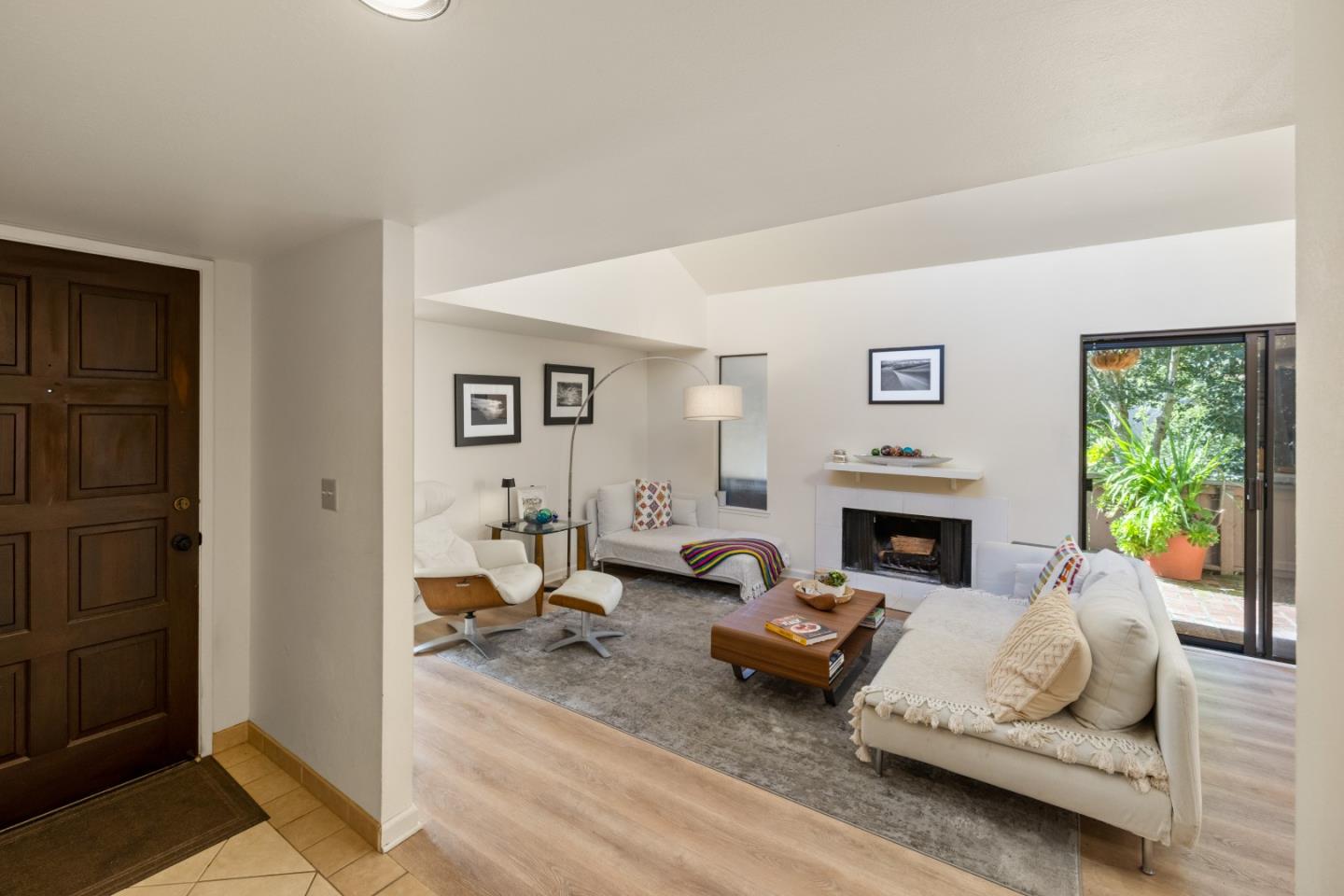 Detail Gallery Image 3 of 21 For 67 Montsalas Dr, Monterey,  CA 93940 - 2 Beds | 2 Baths