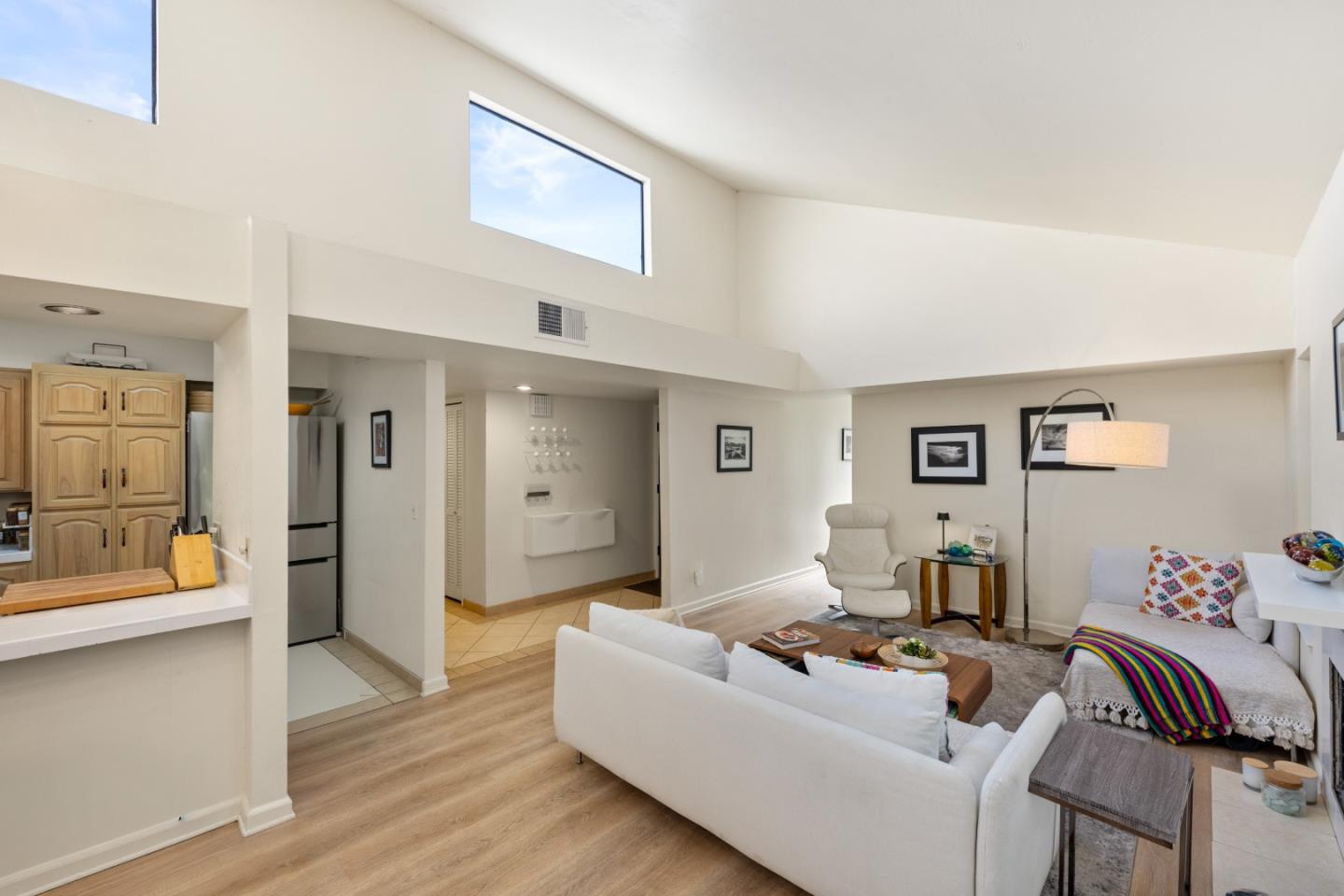 Detail Gallery Image 5 of 21 For 67 Montsalas Dr, Monterey,  CA 93940 - 2 Beds | 2 Baths