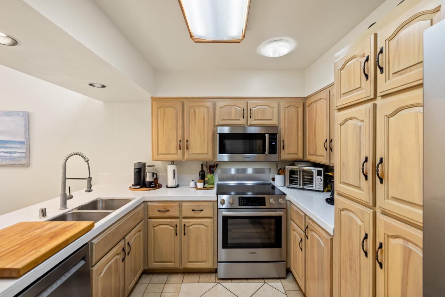 Detail Gallery Image 8 of 21 For 67 Montsalas Dr, Monterey,  CA 93940 - 2 Beds | 2 Baths